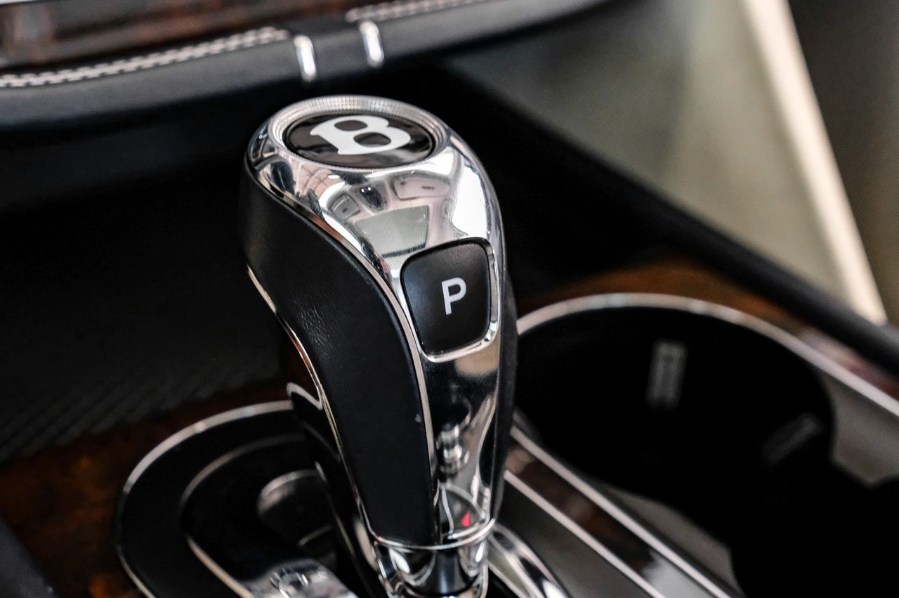 Bentley Bentayga Vehicle Main Gallery Image 29