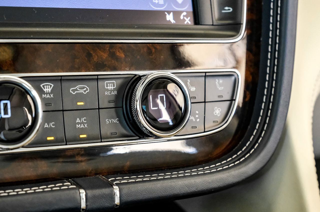 Bentley Bentayga Vehicle Main Gallery Image 34