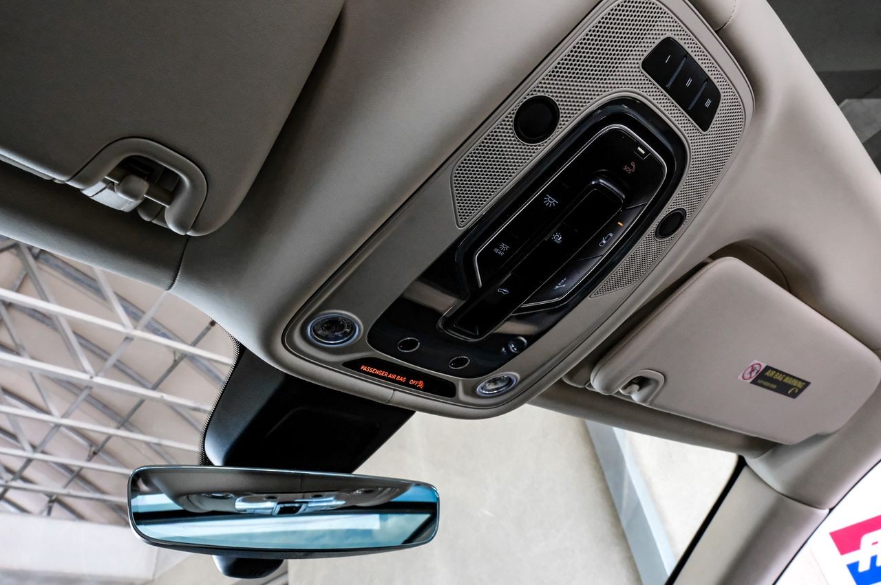 Bentley Bentayga Vehicle Main Gallery Image 41