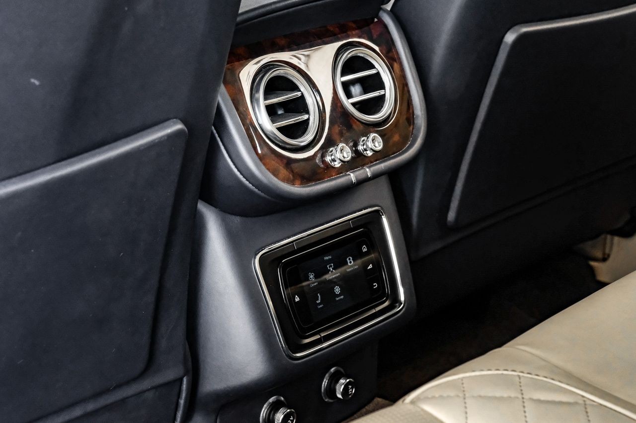 Bentley Bentayga Vehicle Main Gallery Image 47
