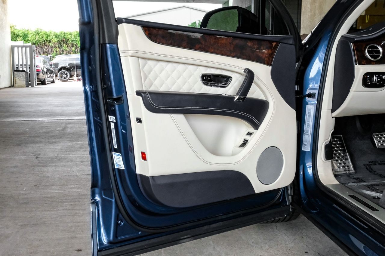 Bentley Bentayga Vehicle Main Gallery Image 52