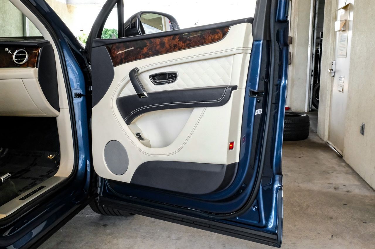 Bentley Bentayga Vehicle Main Gallery Image 54
