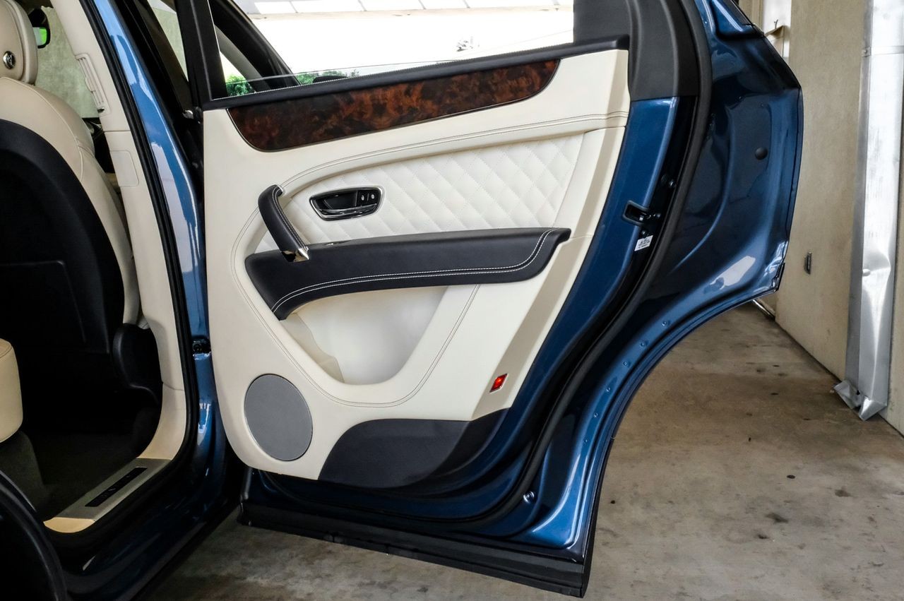 Bentley Bentayga Vehicle Main Gallery Image 56