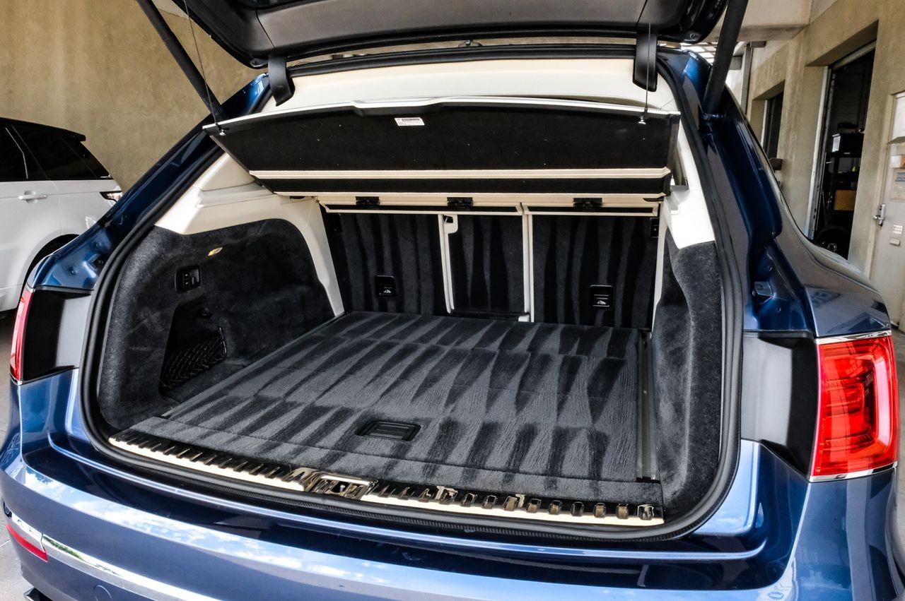 Bentley Bentayga Vehicle Main Gallery Image 59