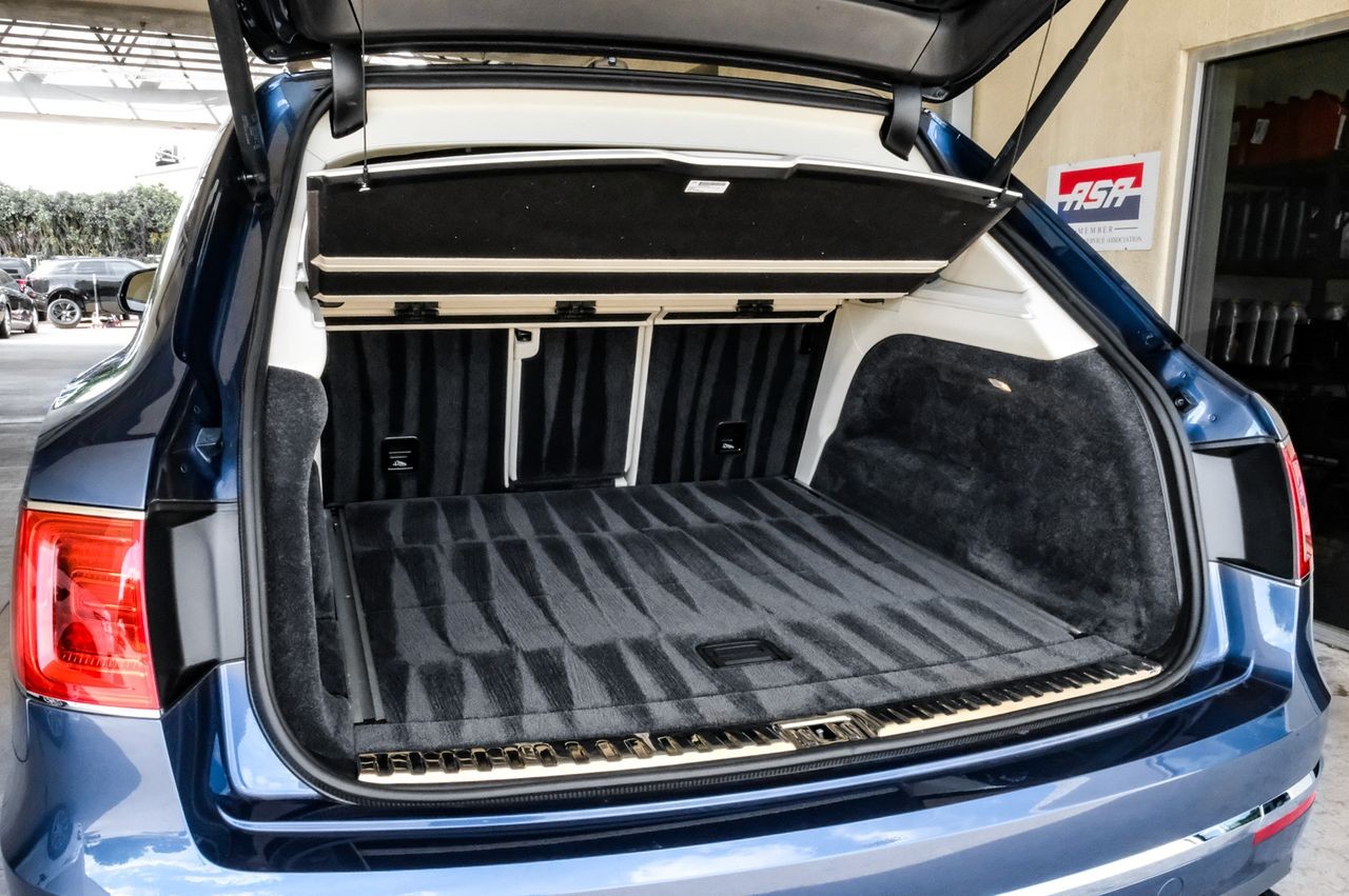 Bentley Bentayga Vehicle Main Gallery Image 60