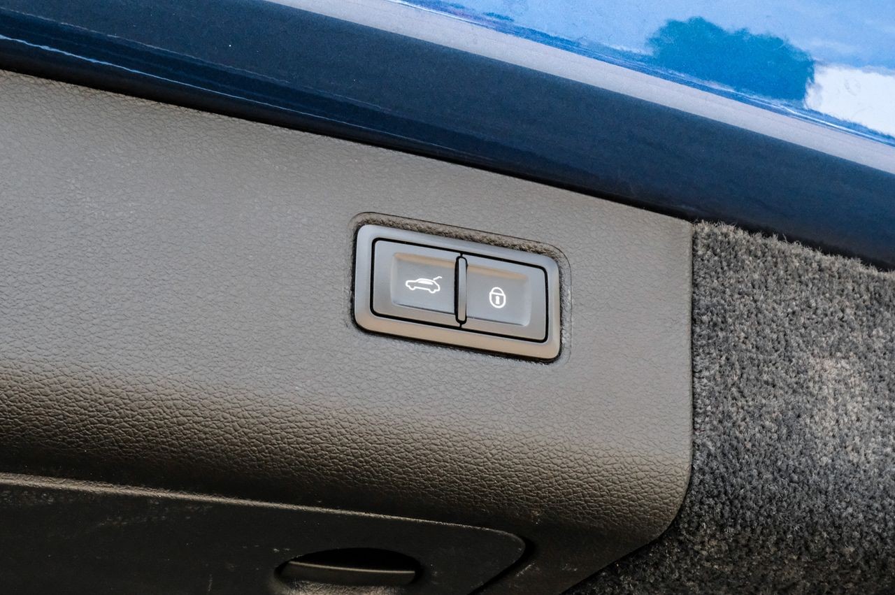 Bentley Bentayga Vehicle Main Gallery Image 61