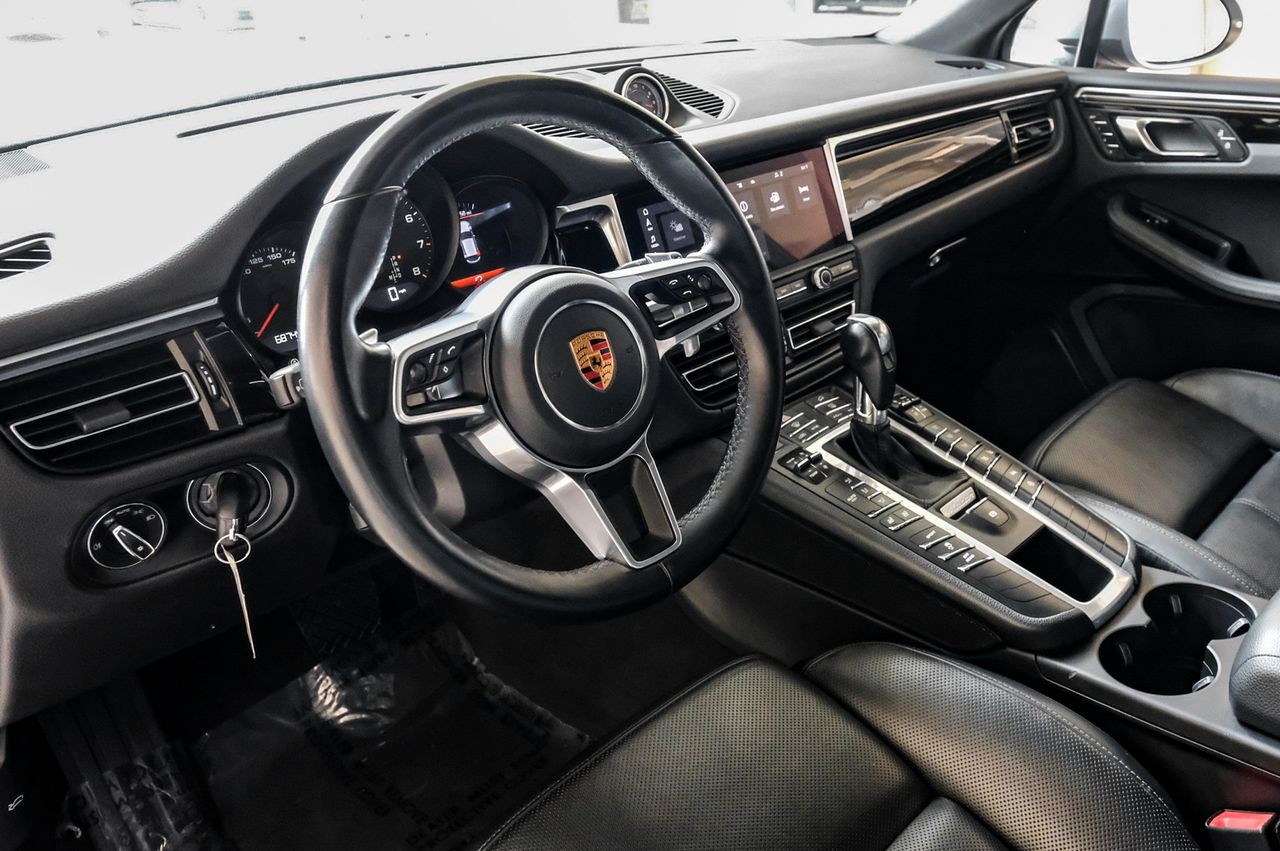 Porsche Macan Vehicle Main Gallery Image 03