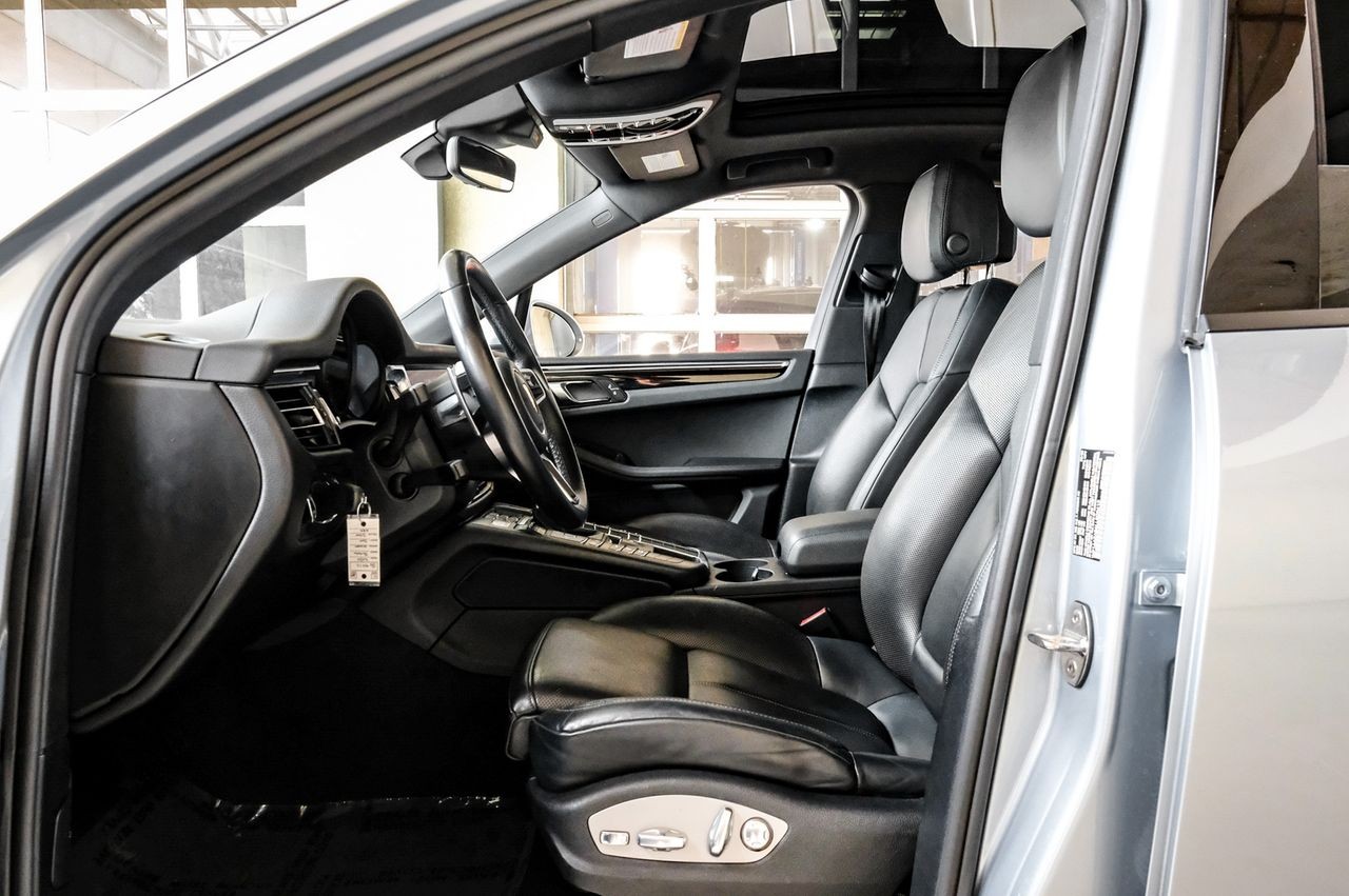 Porsche Macan Vehicle Main Gallery Image 04