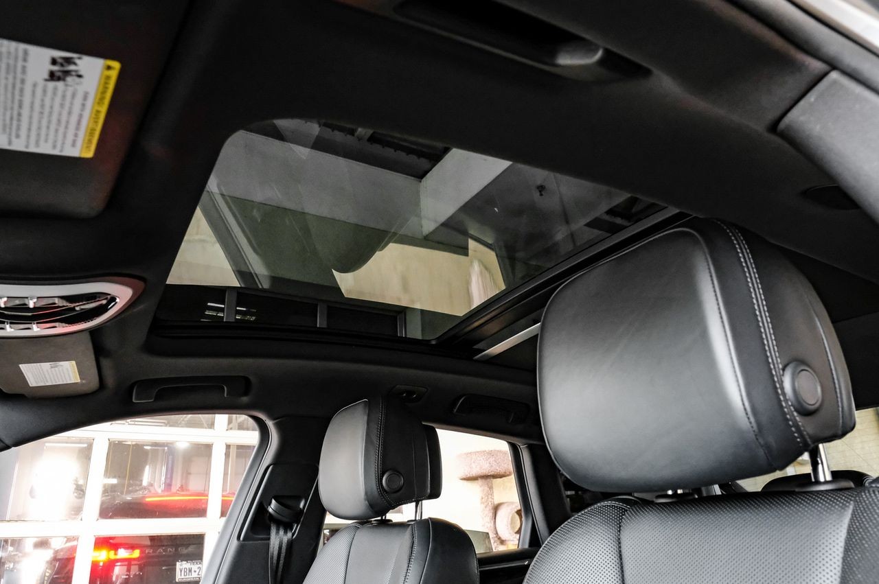 Porsche Macan Vehicle Main Gallery Image 05