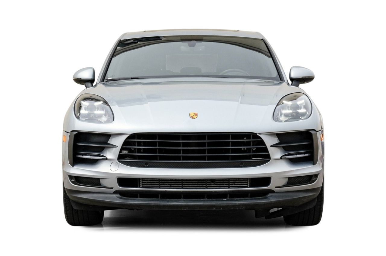 Porsche Macan Vehicle Main Gallery Image 06