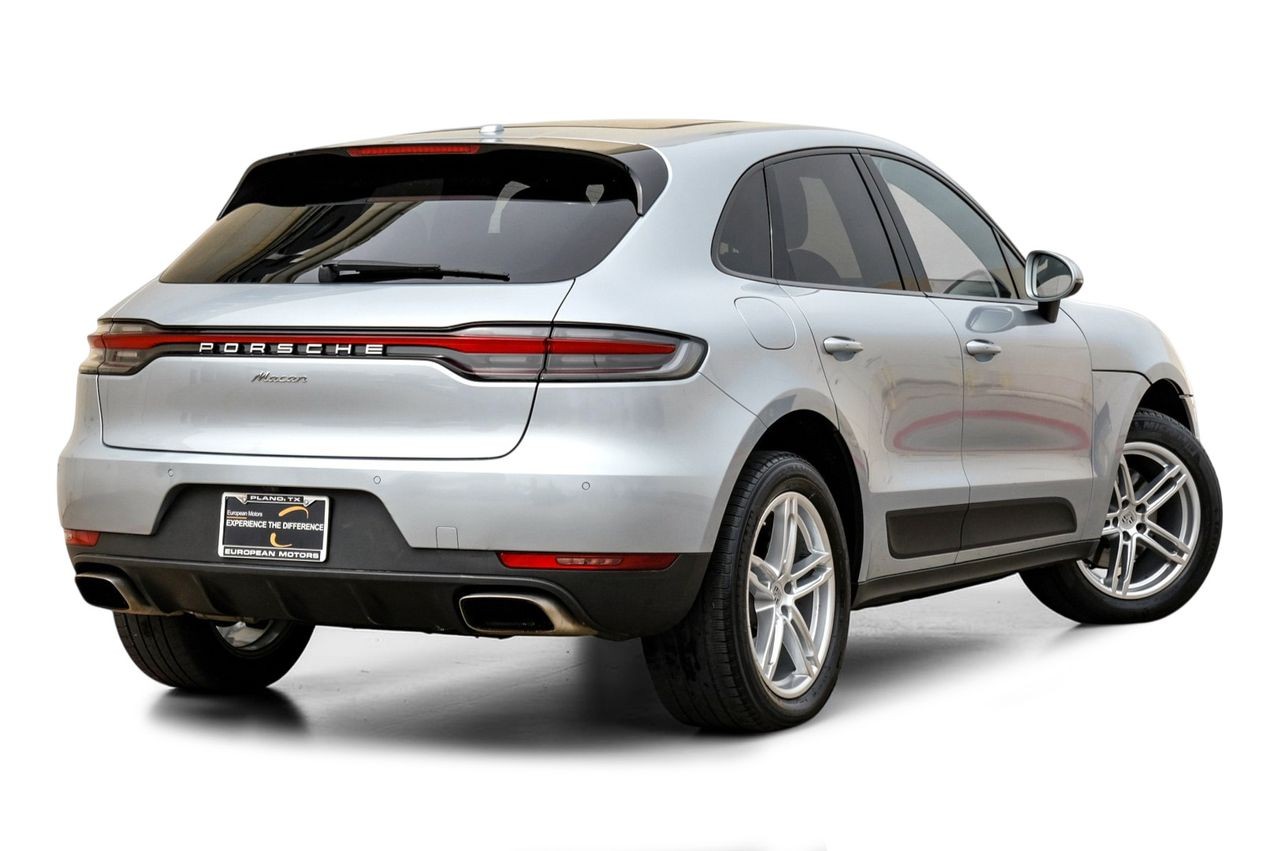 Porsche Macan Vehicle Main Gallery Image 09