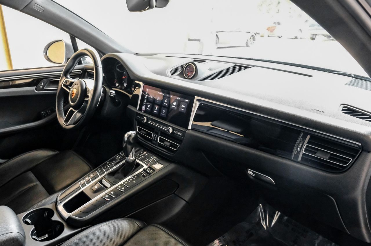 Porsche Macan Vehicle Main Gallery Image 13