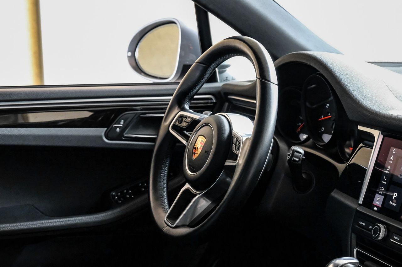Porsche Macan Vehicle Main Gallery Image 14