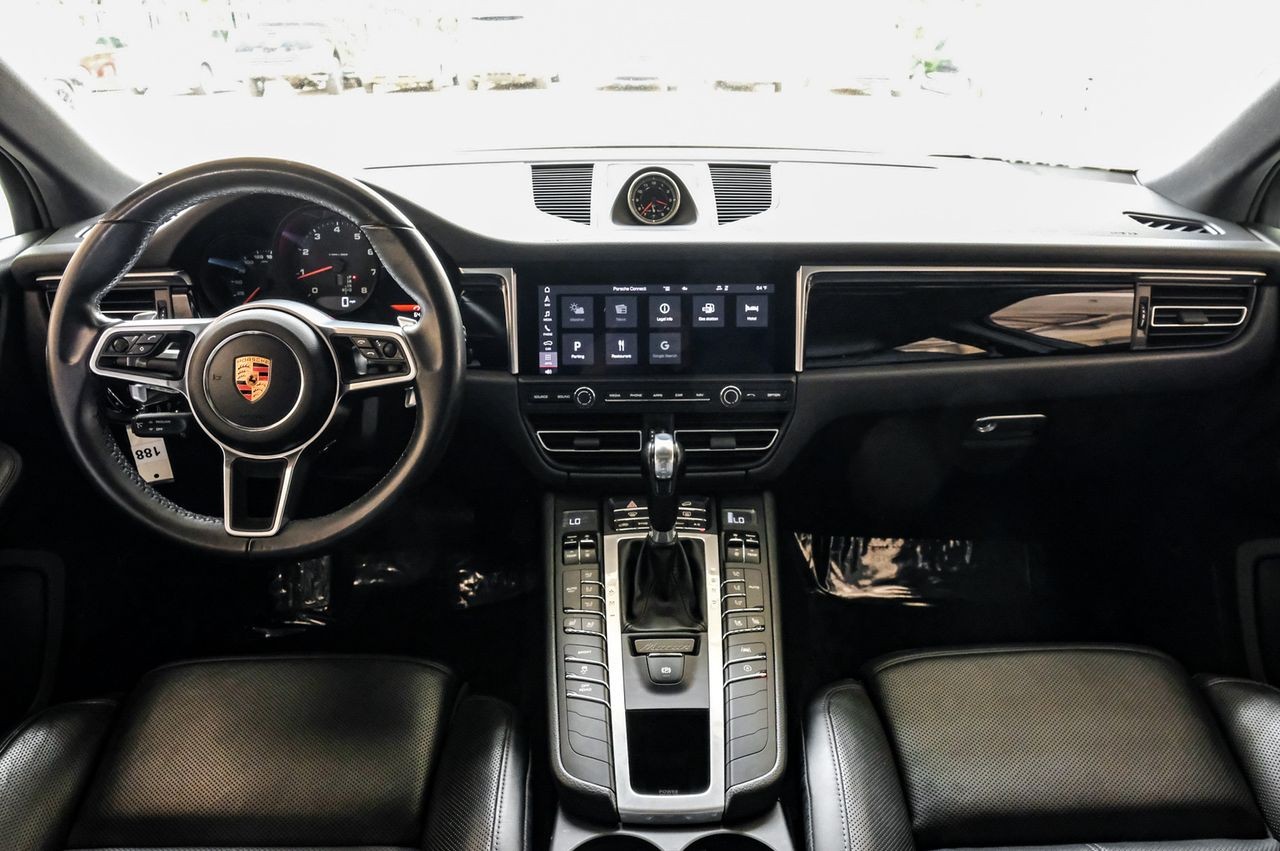 Porsche Macan Vehicle Main Gallery Image 15