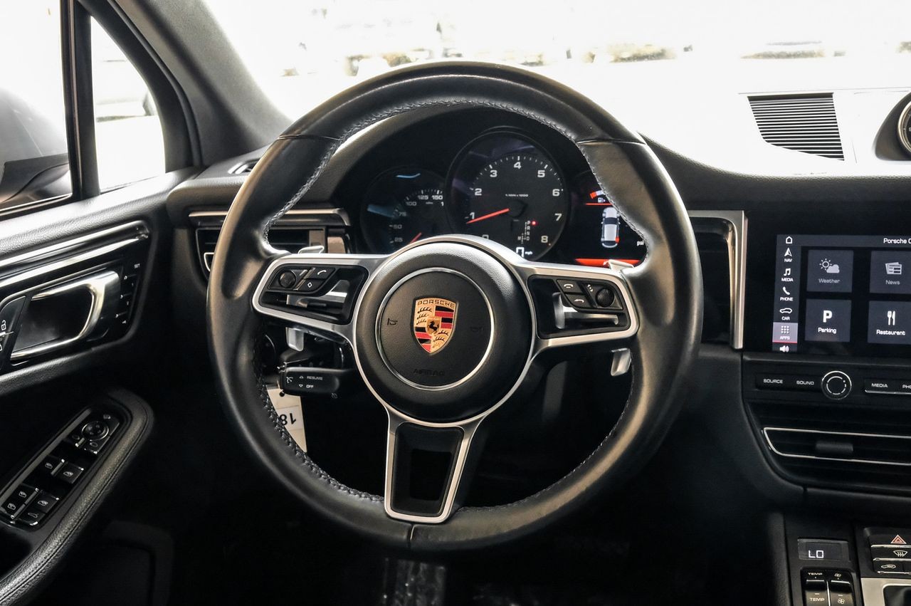Porsche Macan Vehicle Main Gallery Image 17