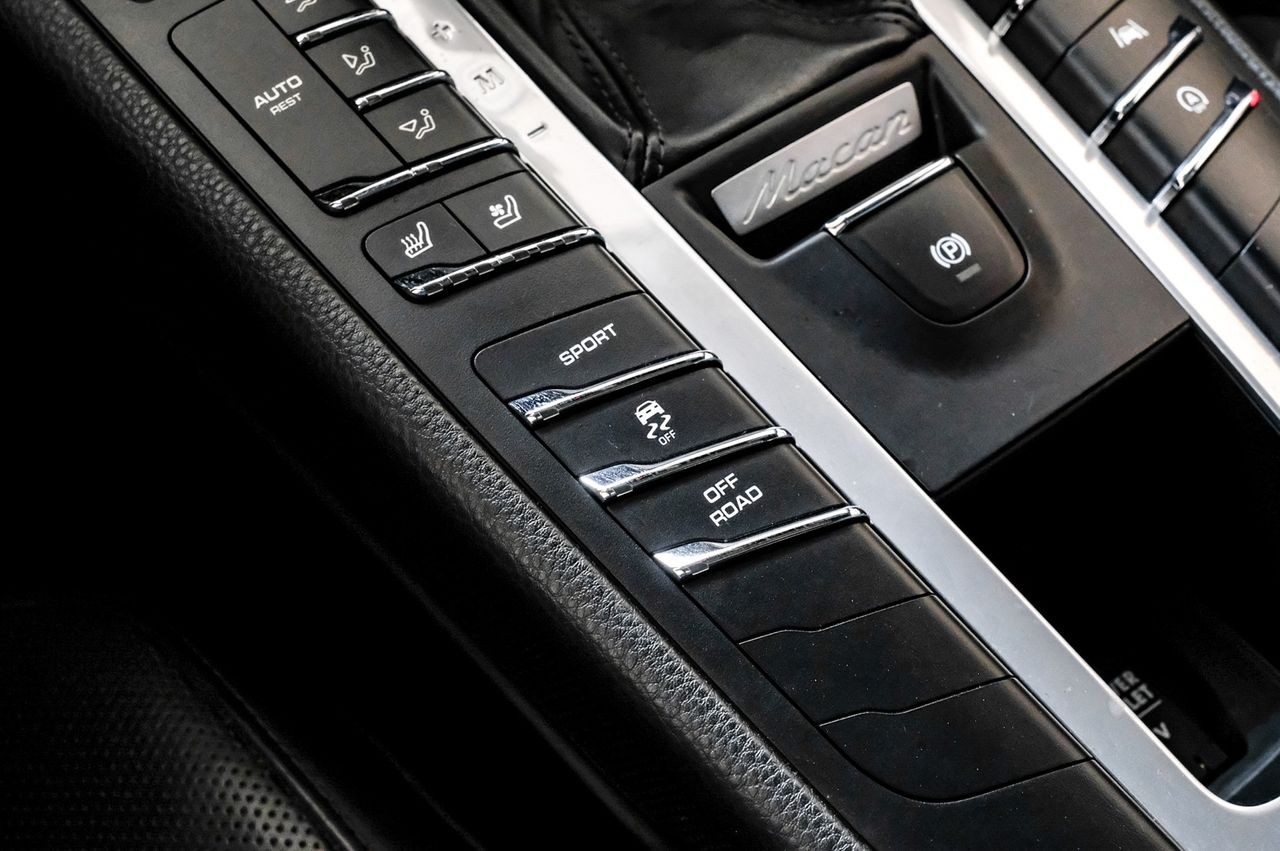 Porsche Macan Vehicle Main Gallery Image 30