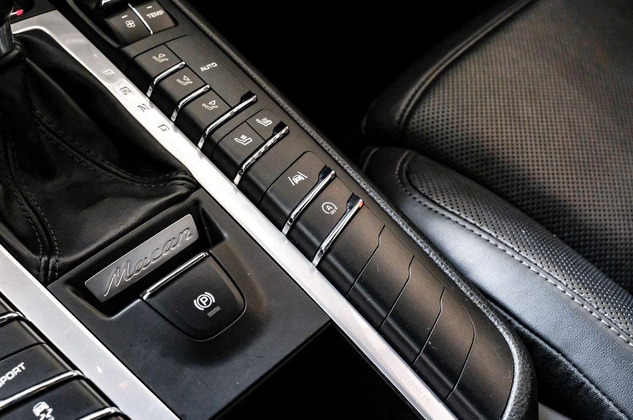 Porsche Macan Vehicle Main Gallery Image 32