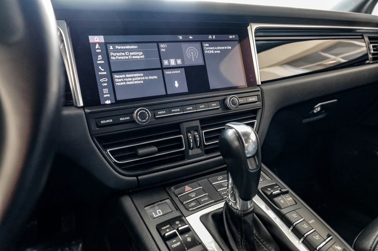 Porsche Macan Vehicle Main Gallery Image 34