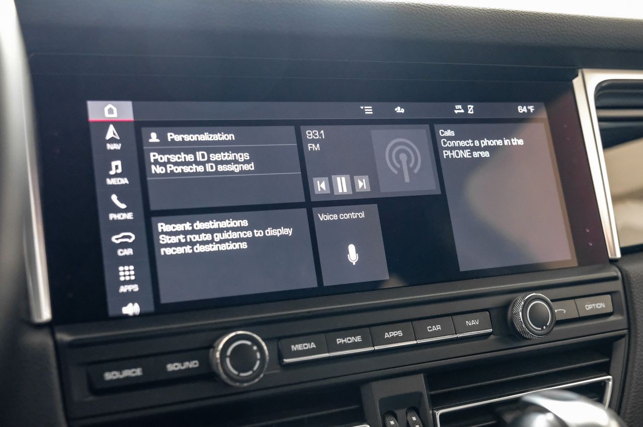 Porsche Macan Vehicle Main Gallery Image 36