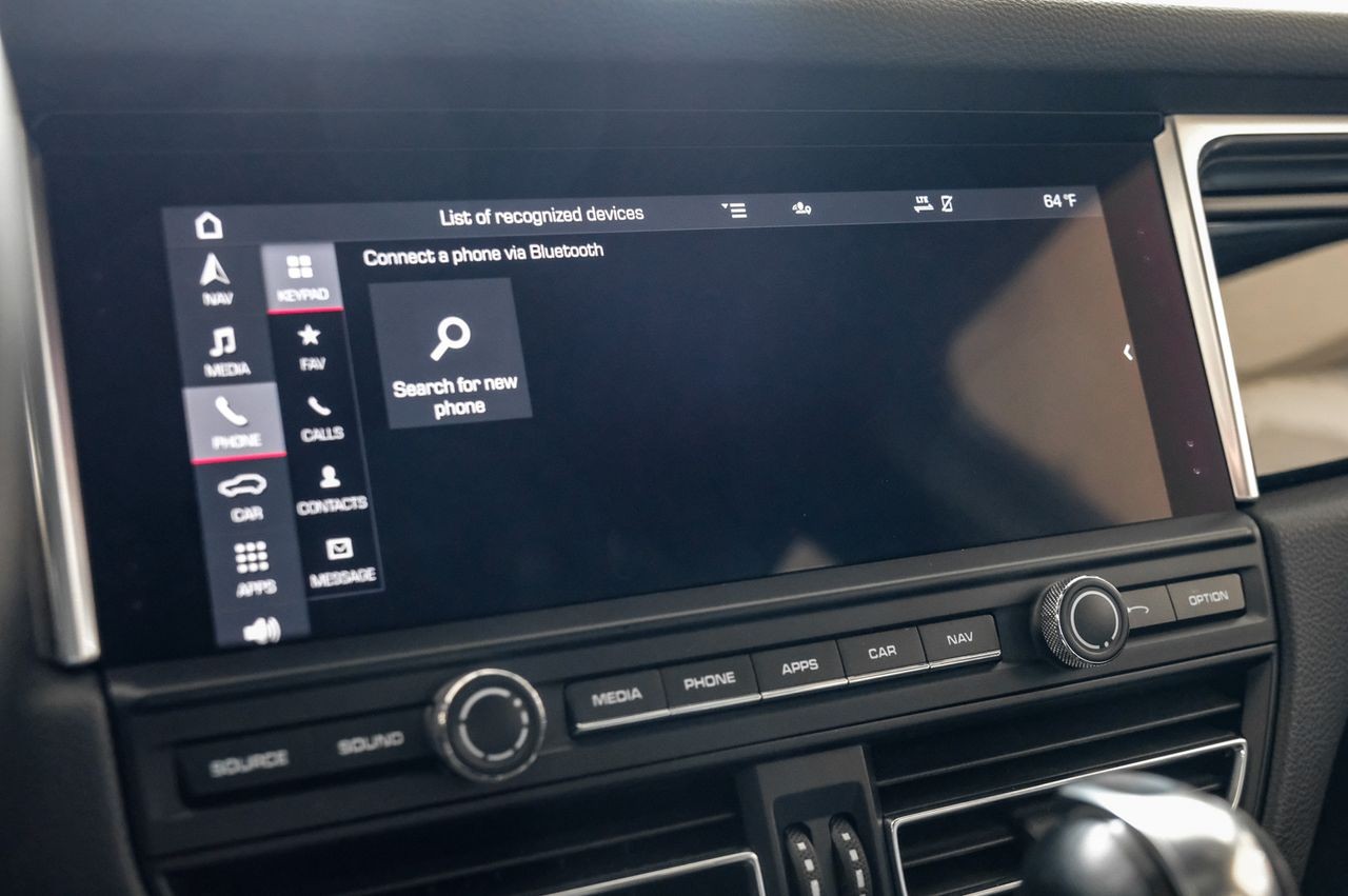 Porsche Macan Vehicle Main Gallery Image 38