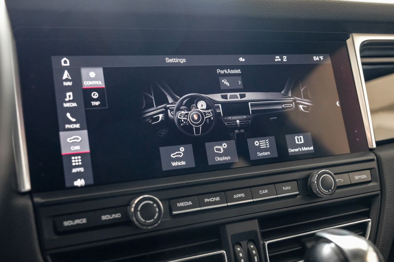 Porsche Macan Vehicle Main Gallery Image 39