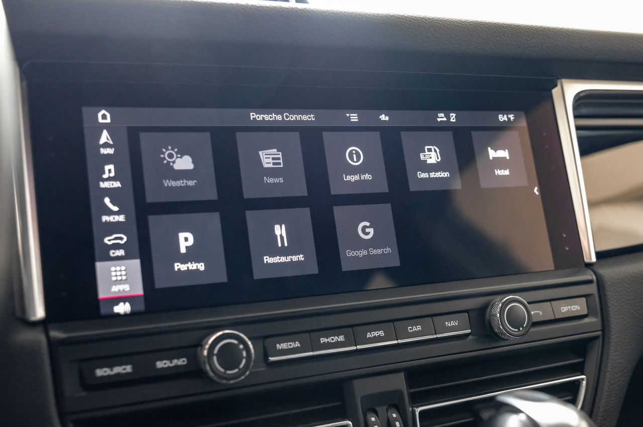 Porsche Macan Vehicle Main Gallery Image 40