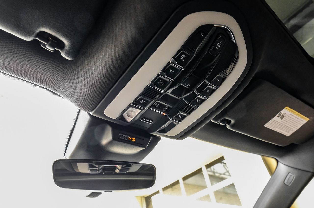 Porsche Macan Vehicle Main Gallery Image 41
