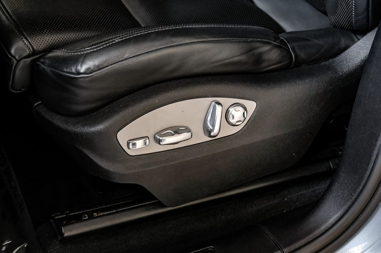 Porsche Macan Vehicle Main Gallery Image 43