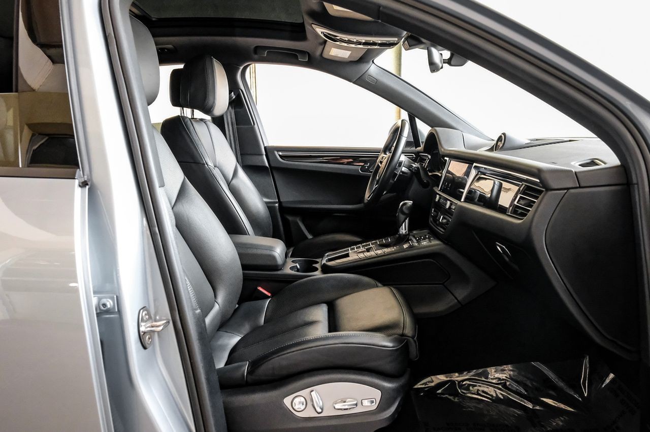 Porsche Macan Vehicle Main Gallery Image 44