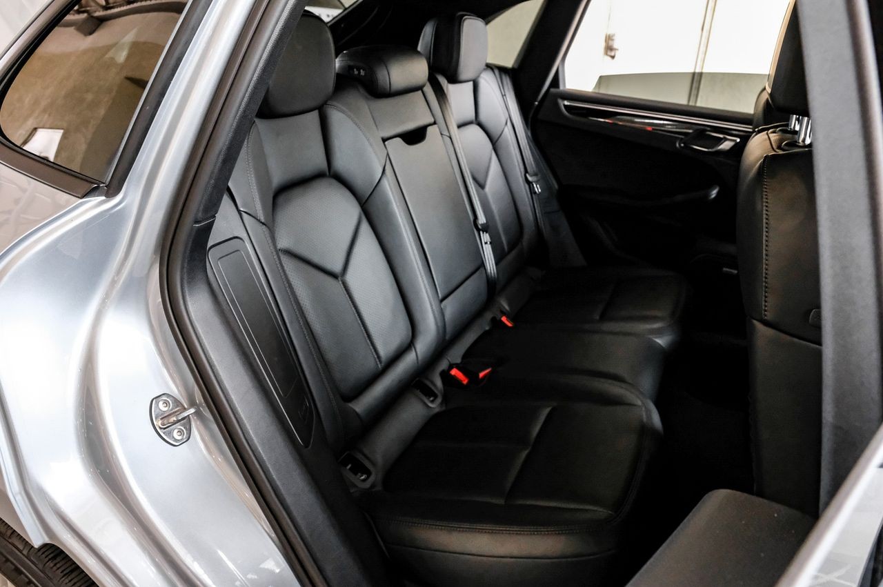 Porsche Macan Vehicle Main Gallery Image 46