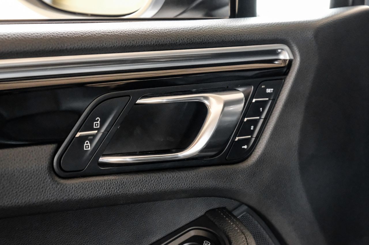 Porsche Macan Vehicle Main Gallery Image 54
