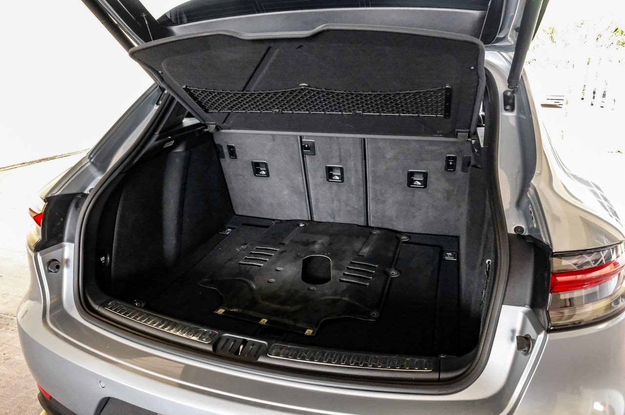 Porsche Macan Vehicle Main Gallery Image 59