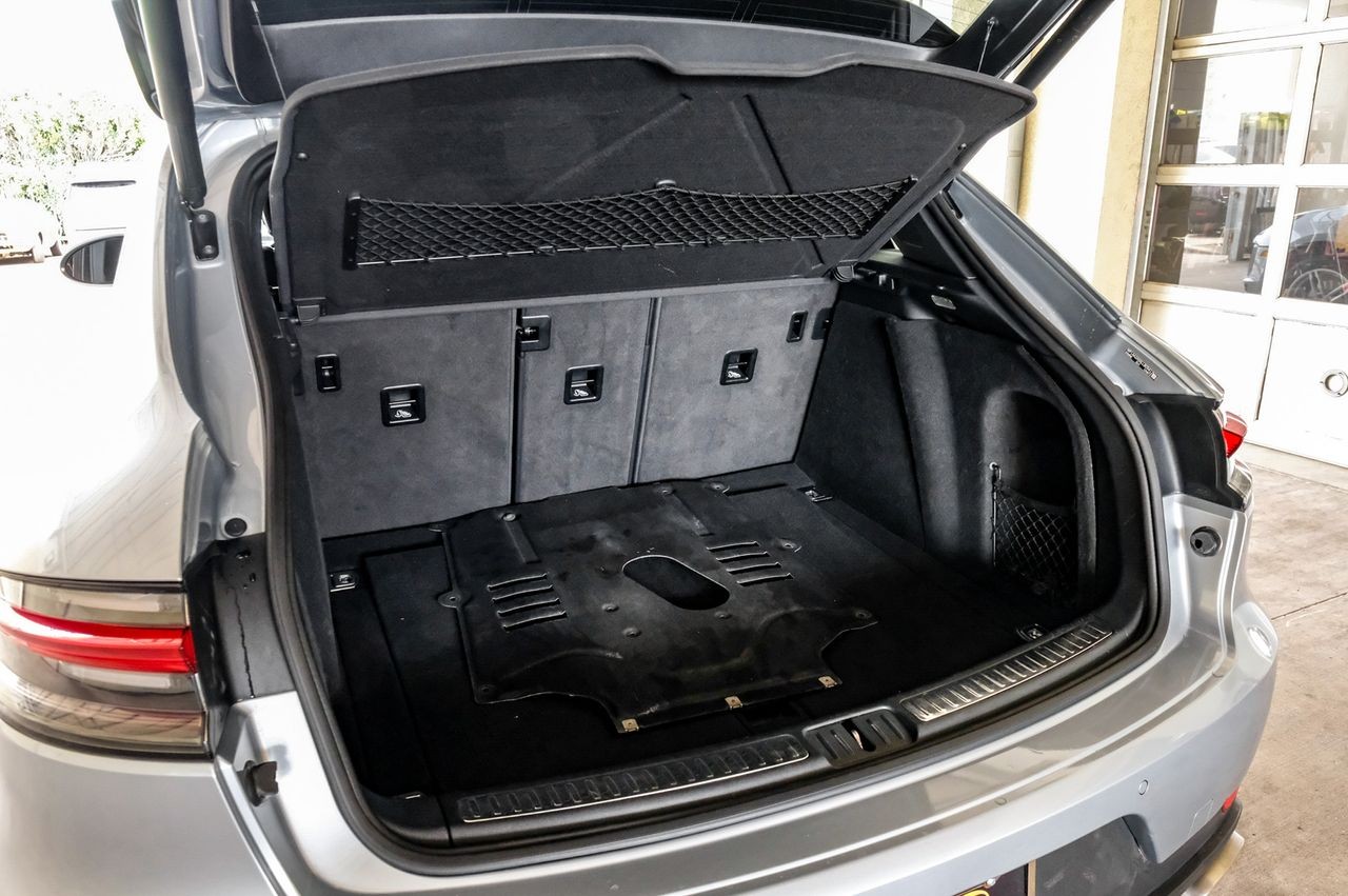 Porsche Macan Vehicle Main Gallery Image 60