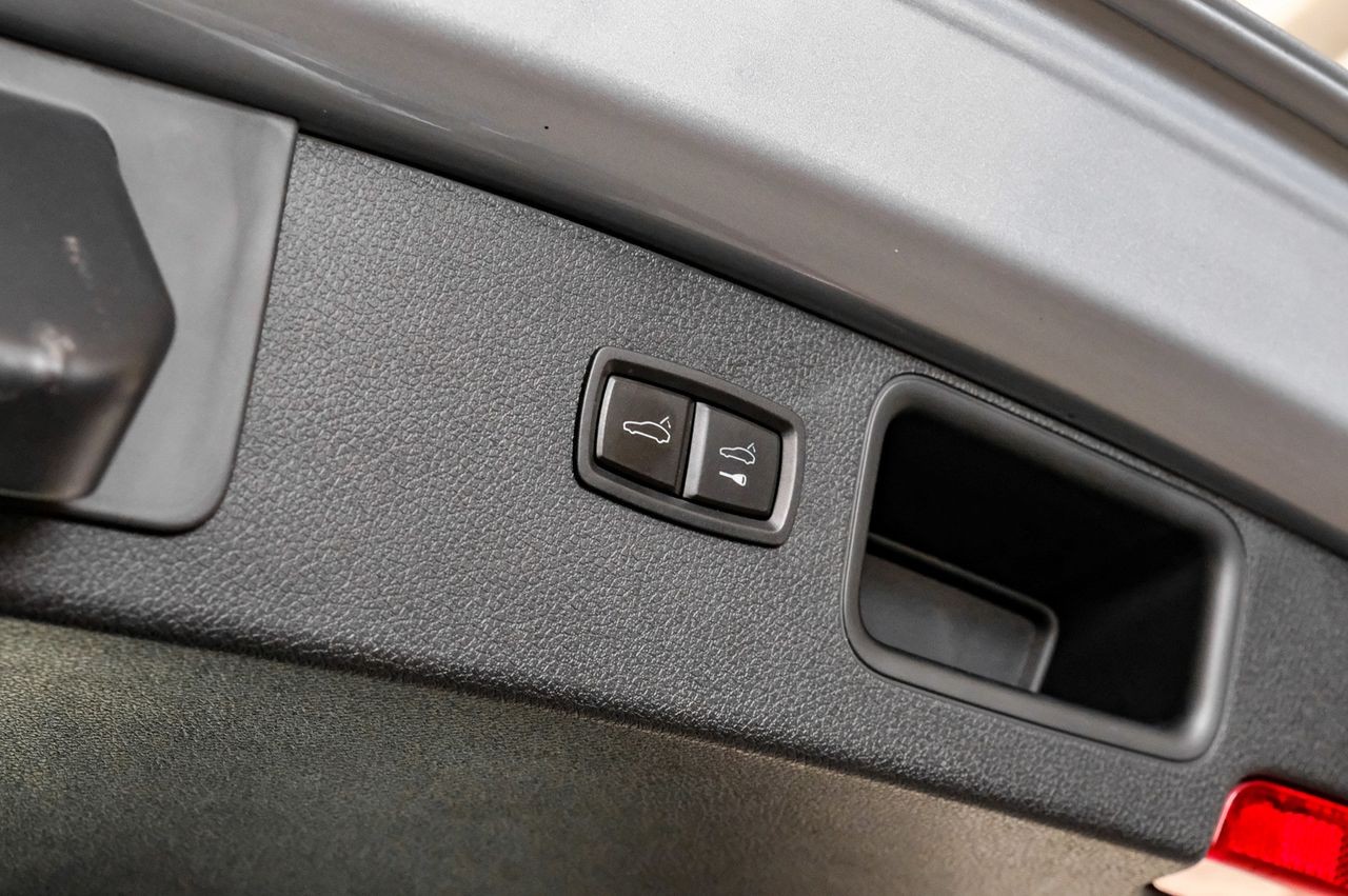 Porsche Macan Vehicle Main Gallery Image 61