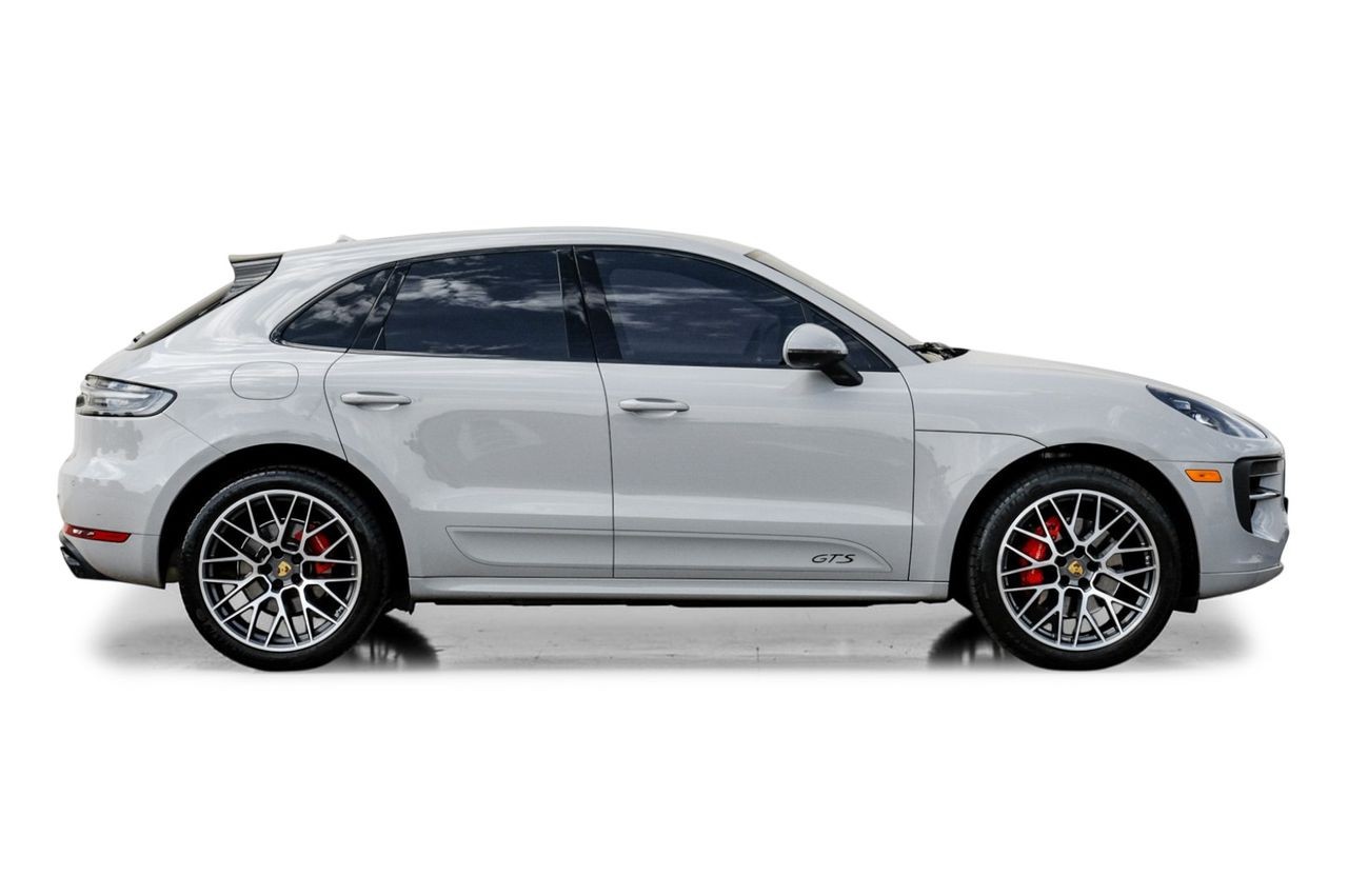 Porsche Macan Vehicle Main Gallery Image 08