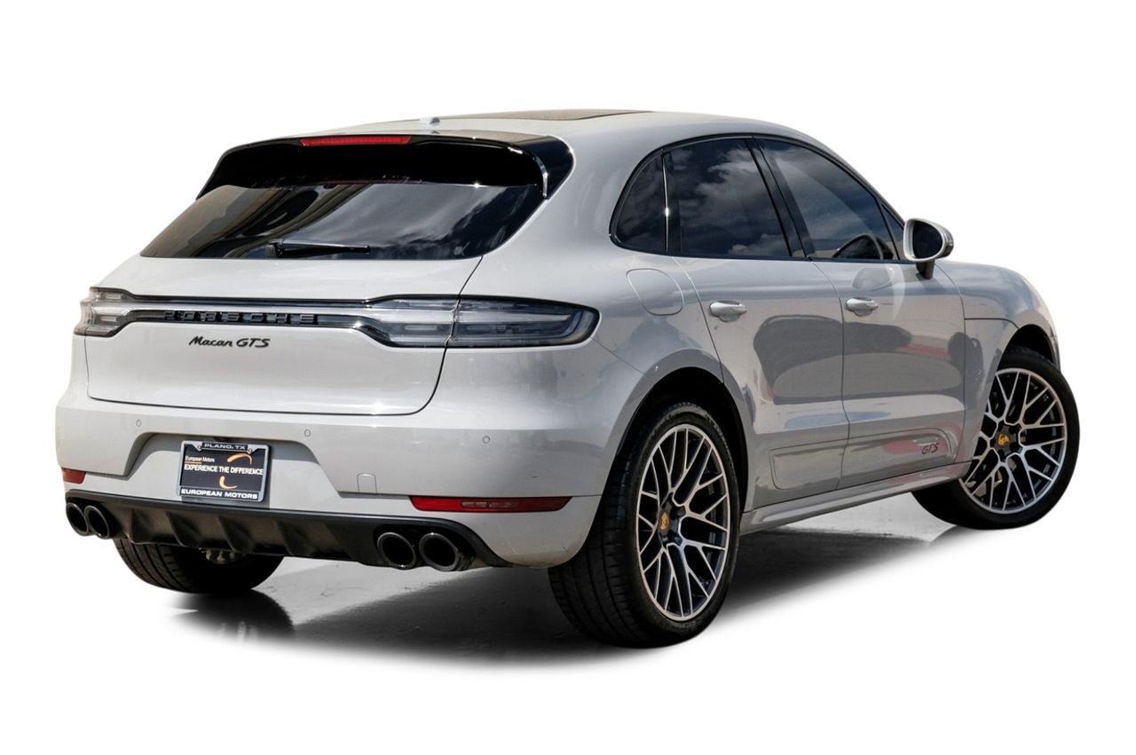 Porsche Macan Vehicle Main Gallery Image 09