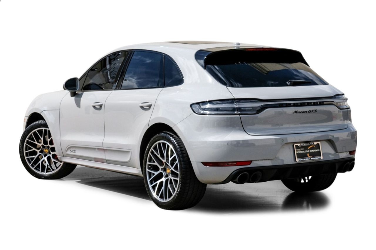 Porsche Macan Vehicle Main Gallery Image 11