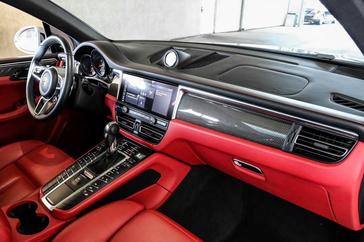 Porsche Macan Vehicle Main Gallery Image 13