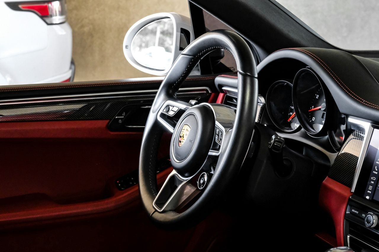 Porsche Macan Vehicle Main Gallery Image 14