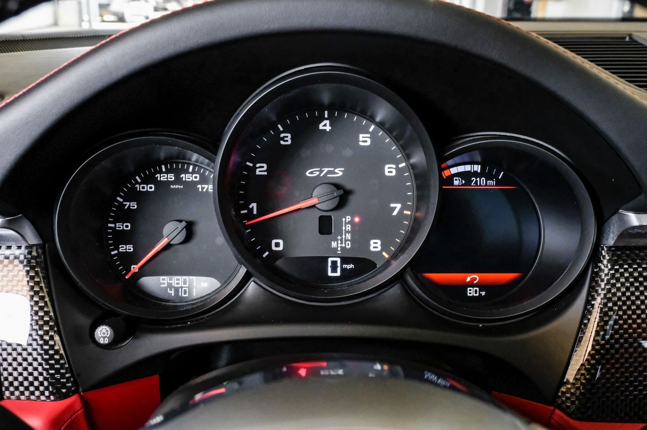 Porsche Macan Vehicle Main Gallery Image 20