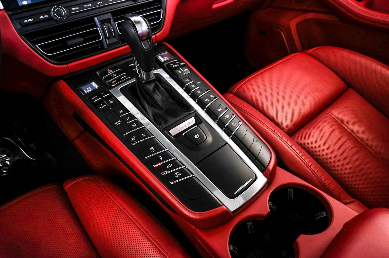 Porsche Macan Vehicle Main Gallery Image 25