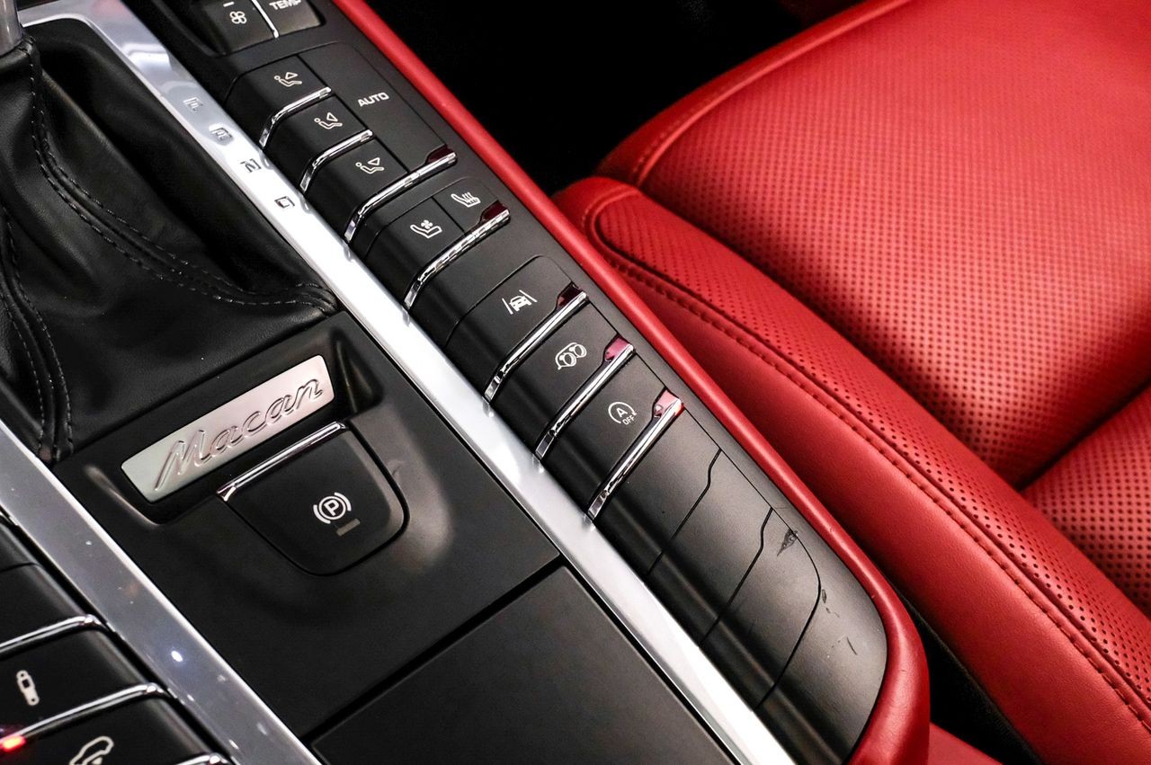 Porsche Macan Vehicle Main Gallery Image 29