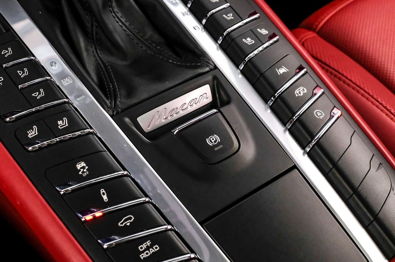 Porsche Macan Vehicle Main Gallery Image 30