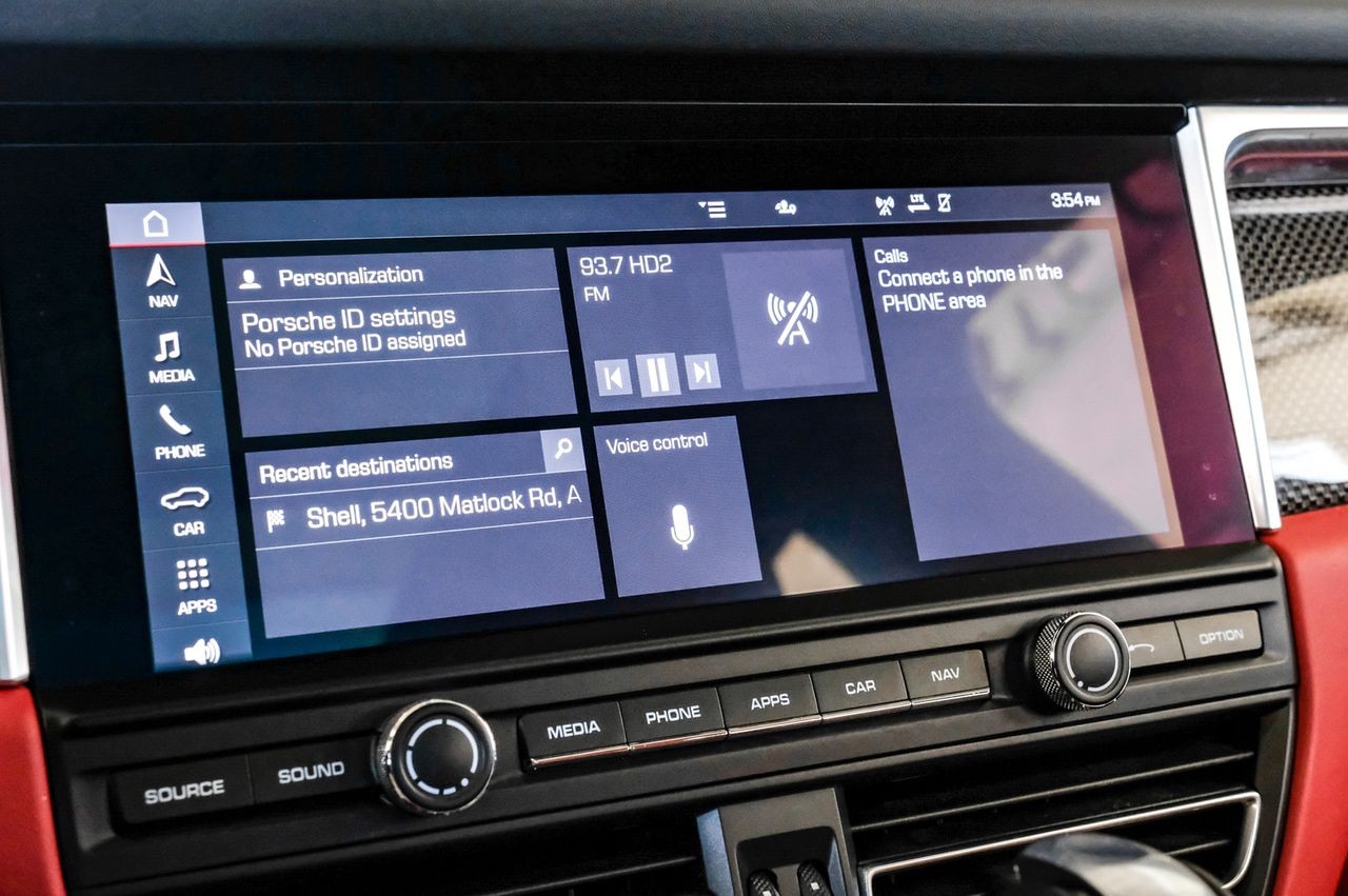 Porsche Macan Vehicle Main Gallery Image 40