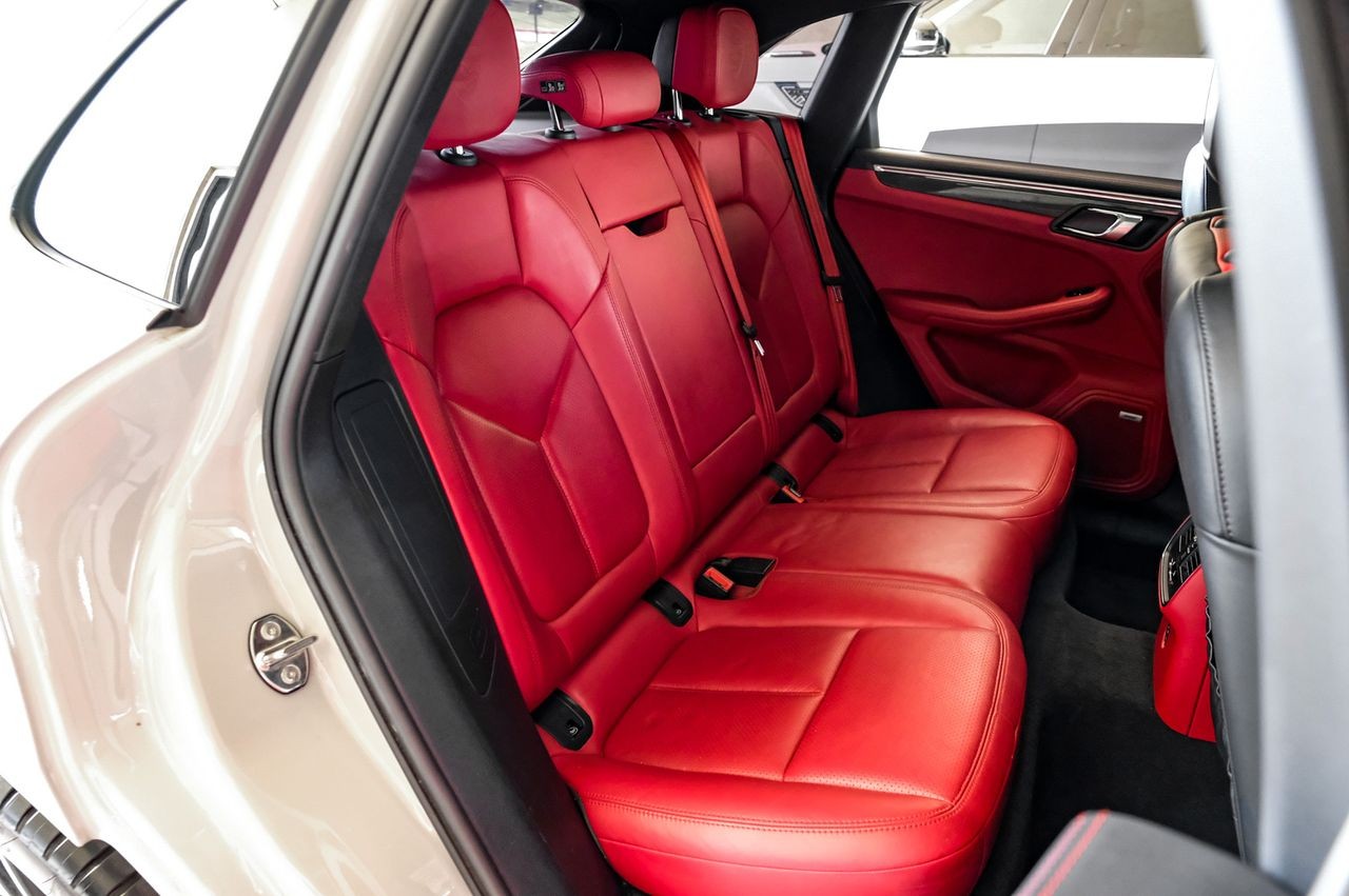 Porsche Macan Vehicle Main Gallery Image 46