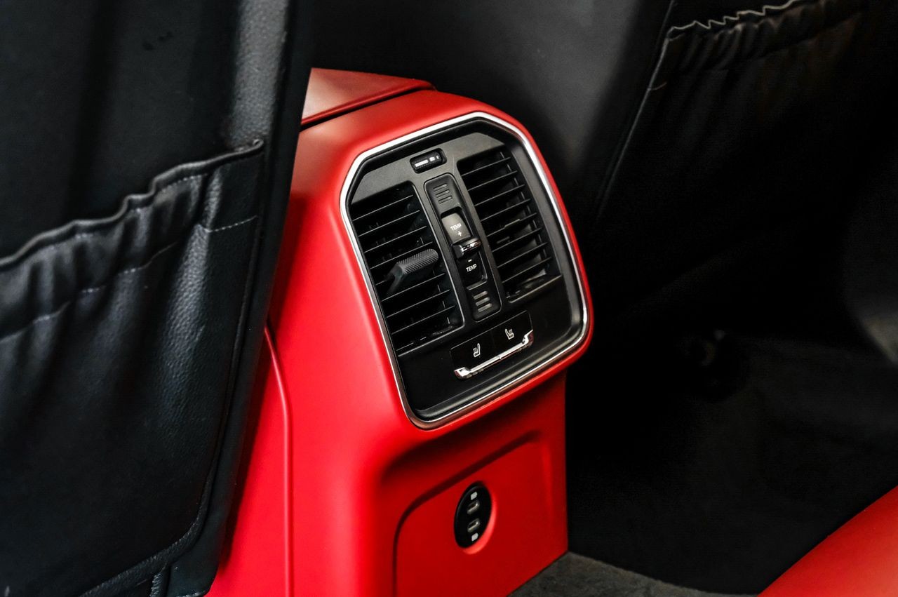 Porsche Macan Vehicle Main Gallery Image 48