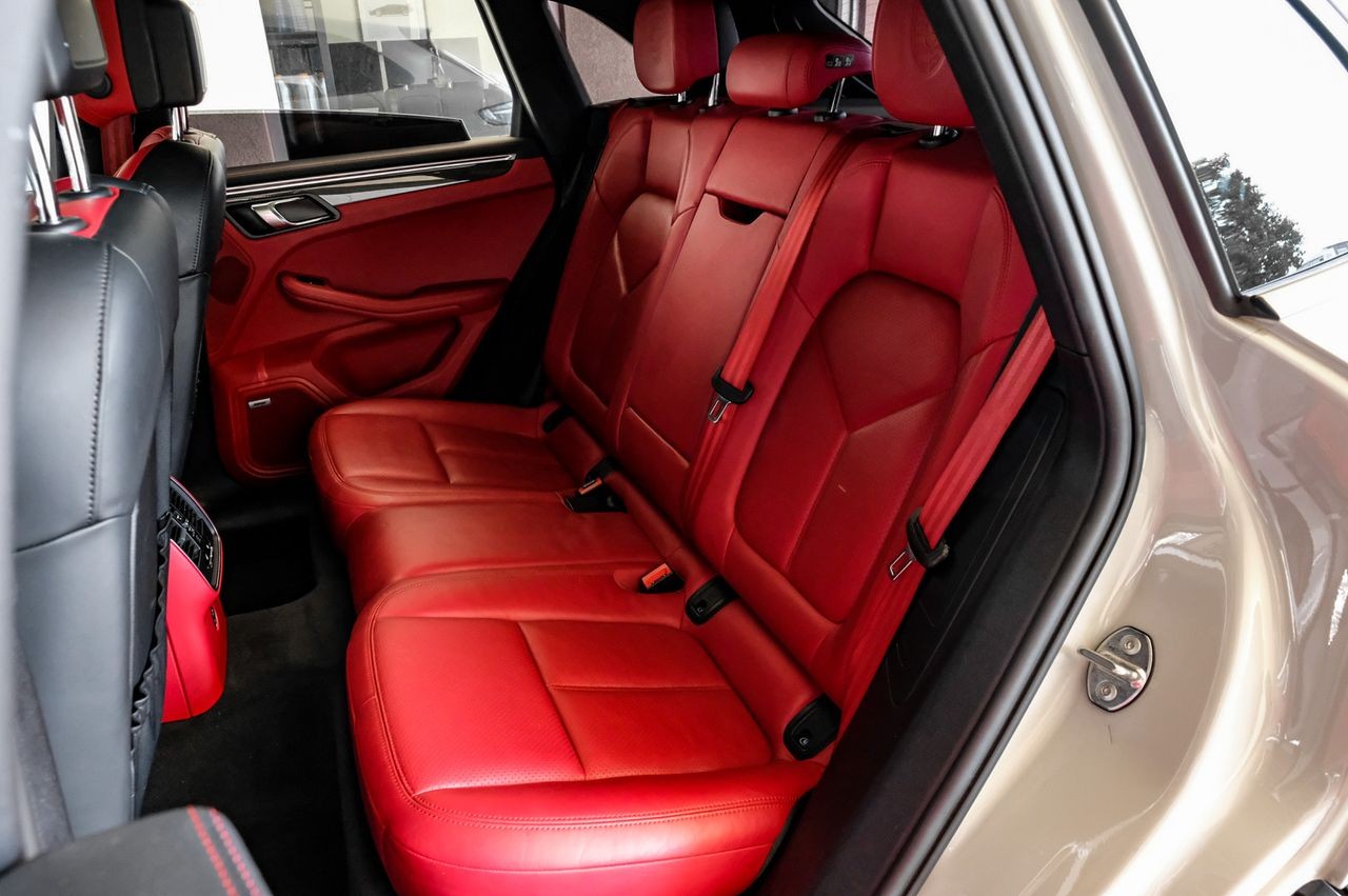 Porsche Macan Vehicle Main Gallery Image 50
