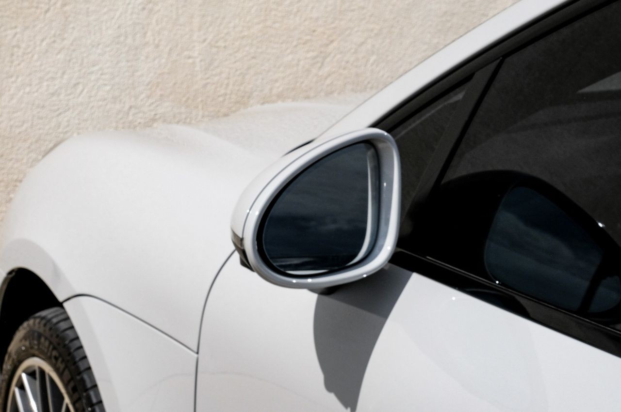 Porsche Macan Vehicle Main Gallery Image 52