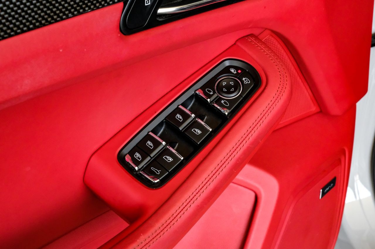 Porsche Macan Vehicle Main Gallery Image 54