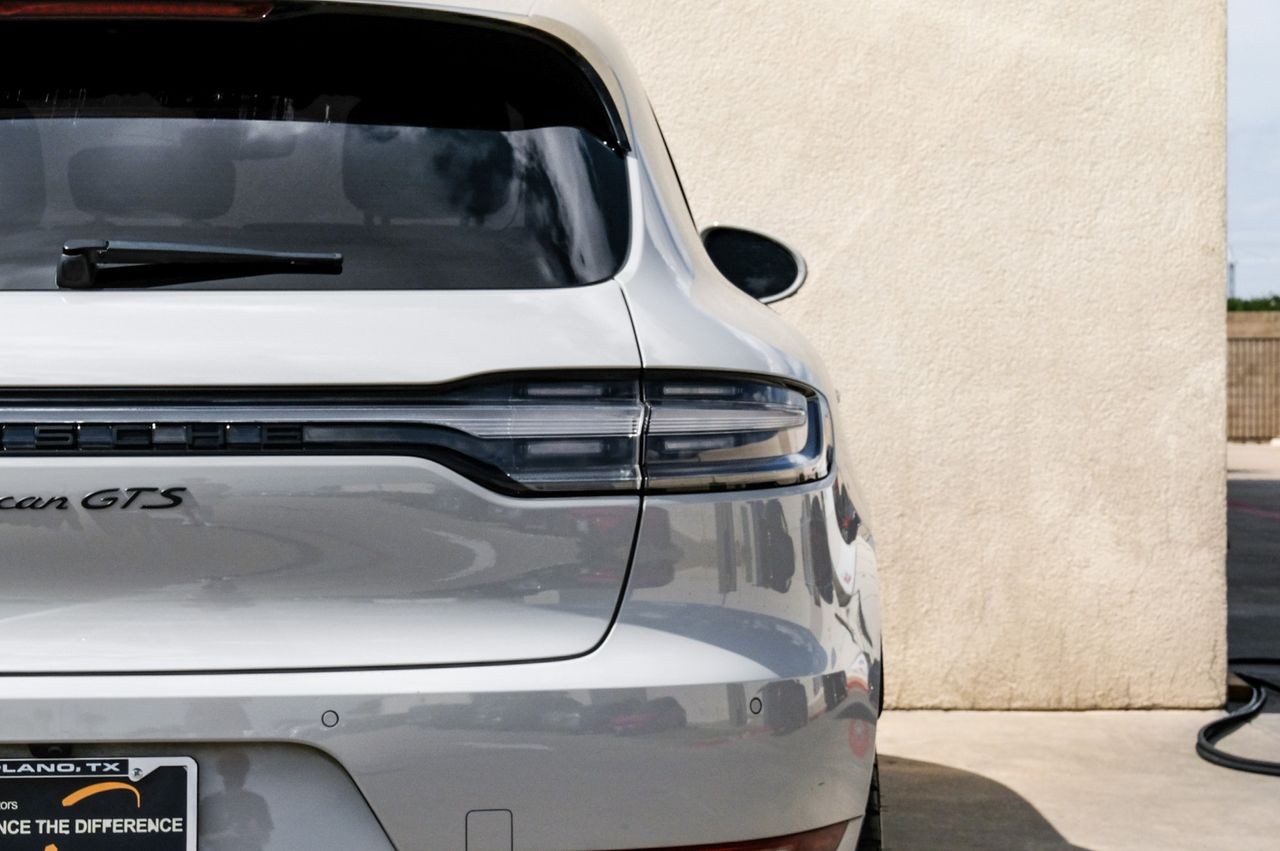 Porsche Macan Vehicle Main Gallery Image 60